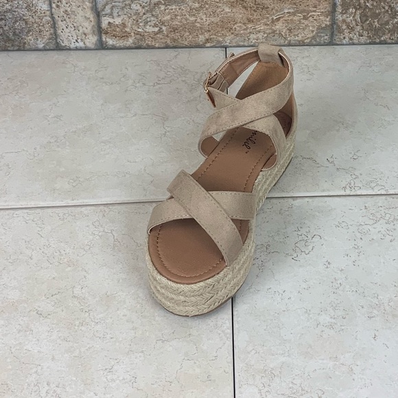 STRAPPY ESPADRILLE PLATFORM SANDALS IN TAUPE - Picture 4 of 7